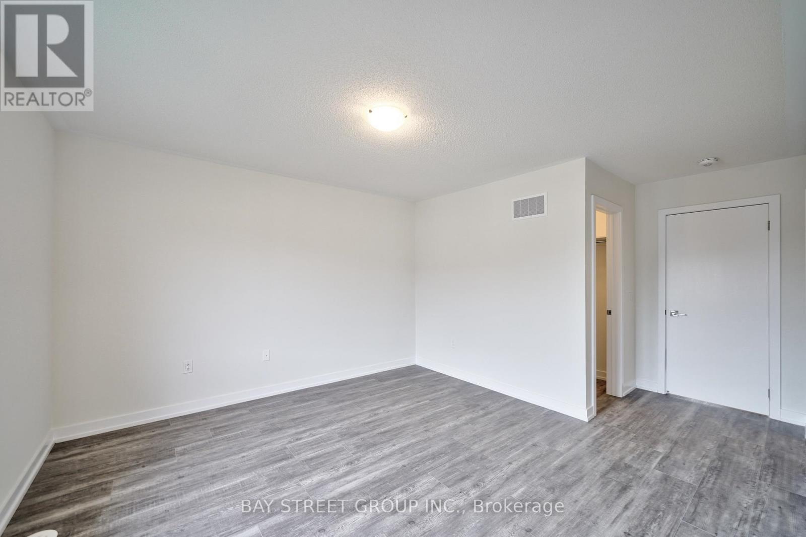 1360 Kobzar Drive, Oakville, Ontario  L6M 5P2 - Photo 25 - W12482743