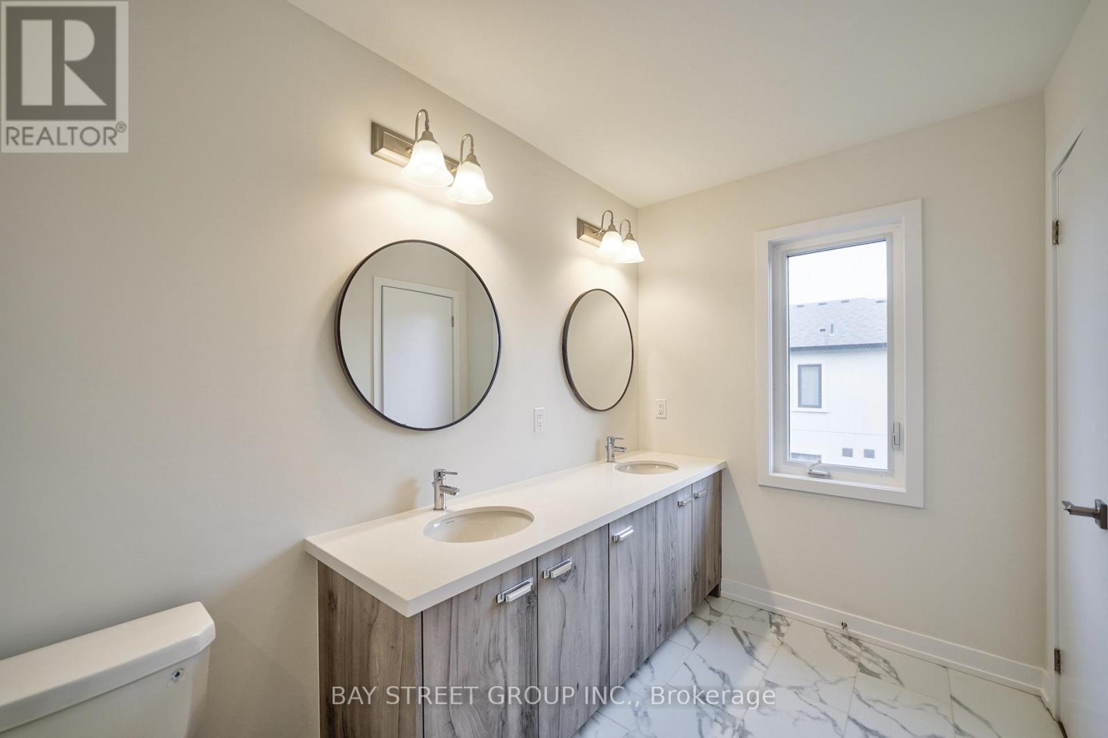 1360 Kobzar Drive, Oakville, Ontario  L6M 5P2 - Photo 28 - W12482743
