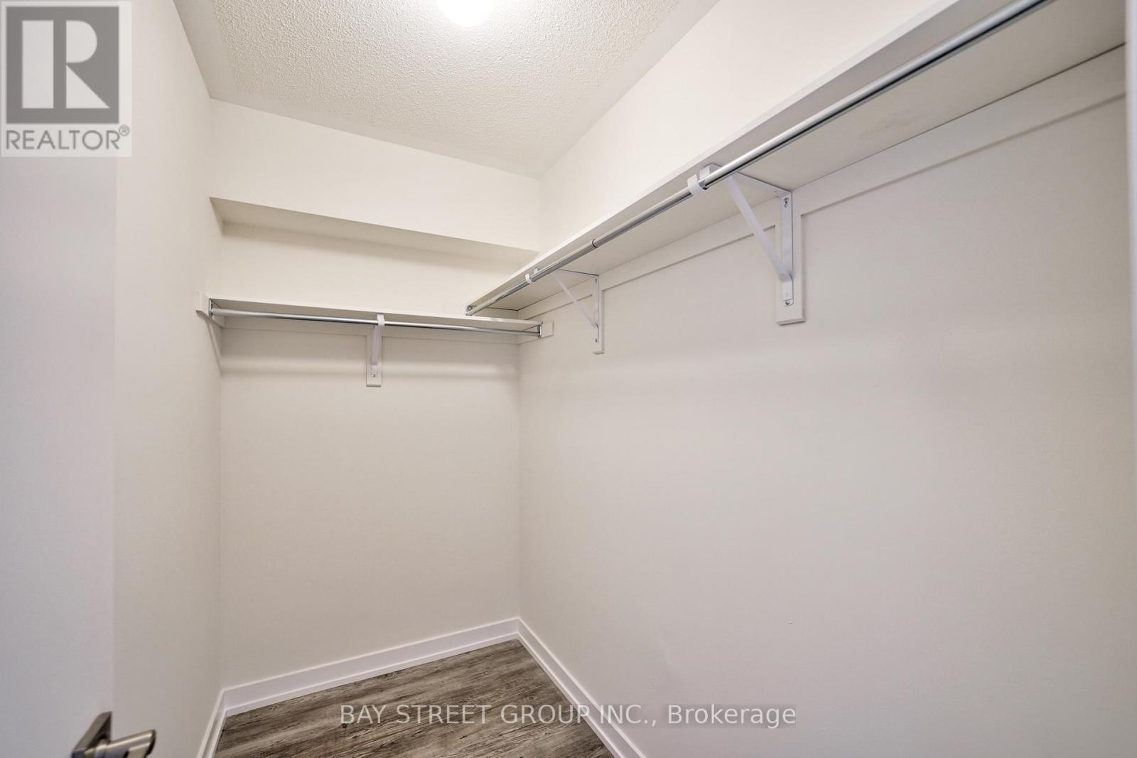 1360 Kobzar Drive, Oakville, Ontario  L6M 5P2 - Photo 29 - W12482743