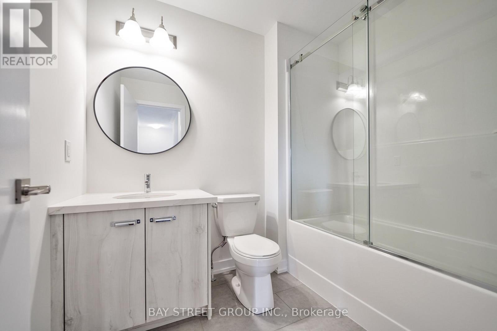 1360 Kobzar Drive, Oakville, Ontario  L6M 5P2 - Photo 30 - W12482743