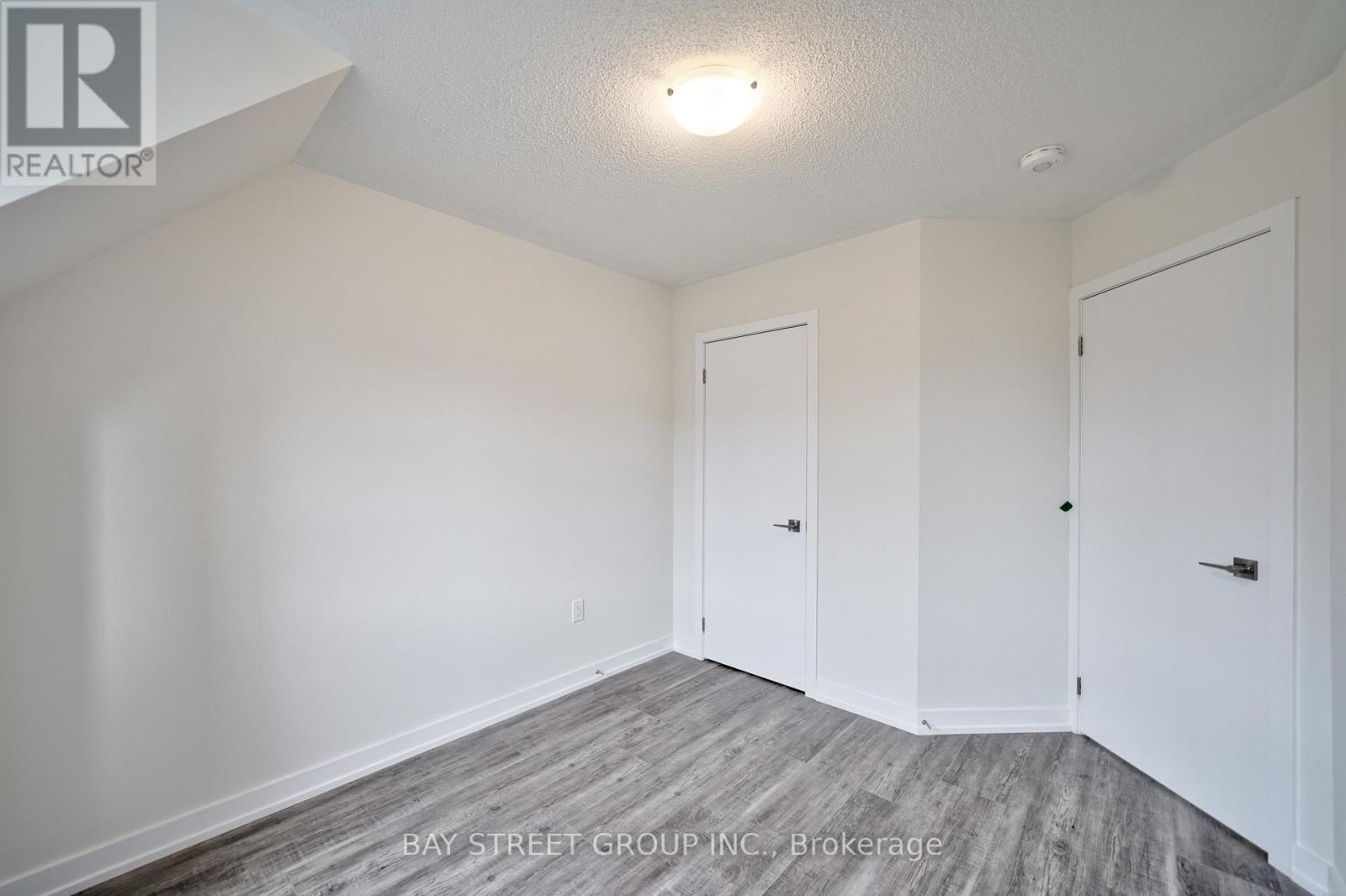 1360 Kobzar Drive, Oakville, Ontario  L6M 5P2 - Photo 31 - W12482743