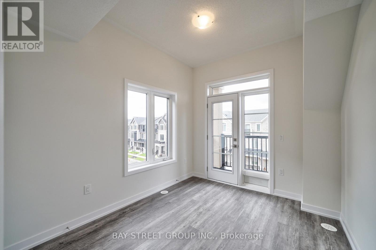 1360 Kobzar Drive, Oakville, Ontario  L6M 5P2 - Photo 32 - W12482743