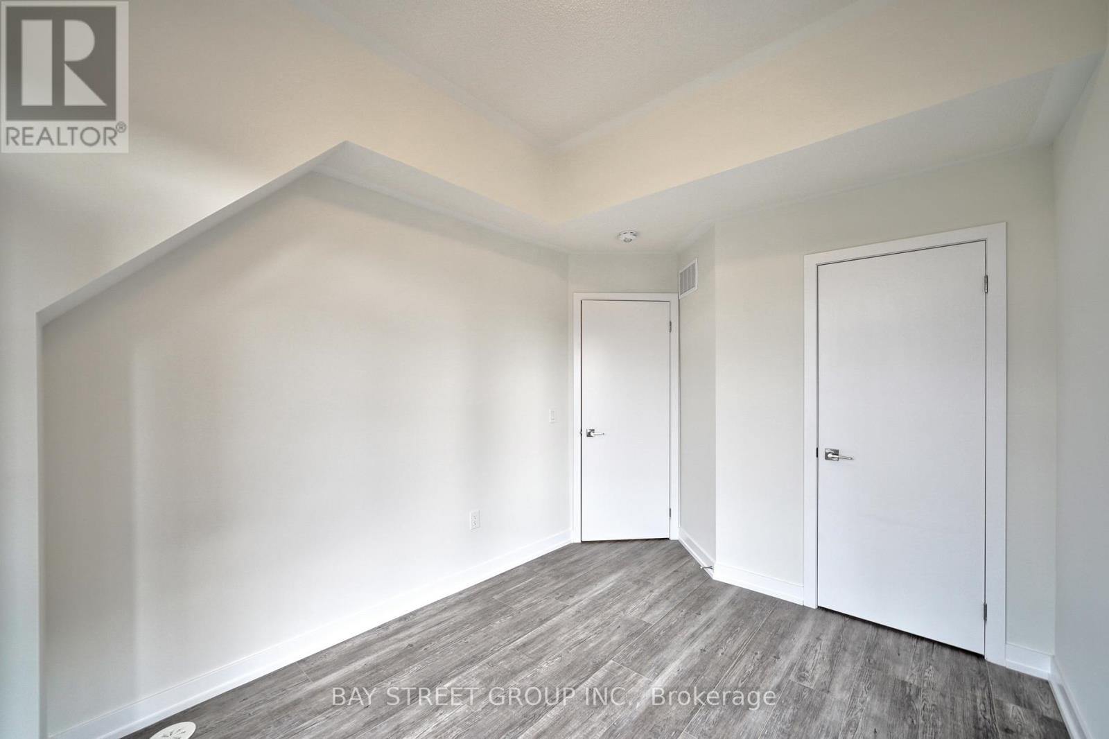 1360 Kobzar Drive, Oakville, Ontario  L6M 5P2 - Photo 34 - W12482743