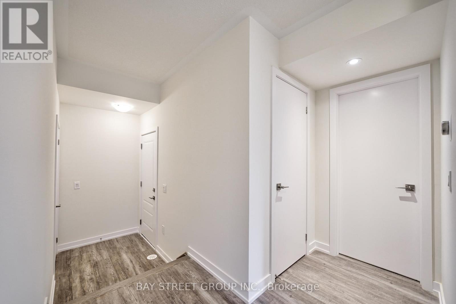 1360 Kobzar Drive, Oakville, Ontario  L6M 5P2 - Photo 41 - W12482743