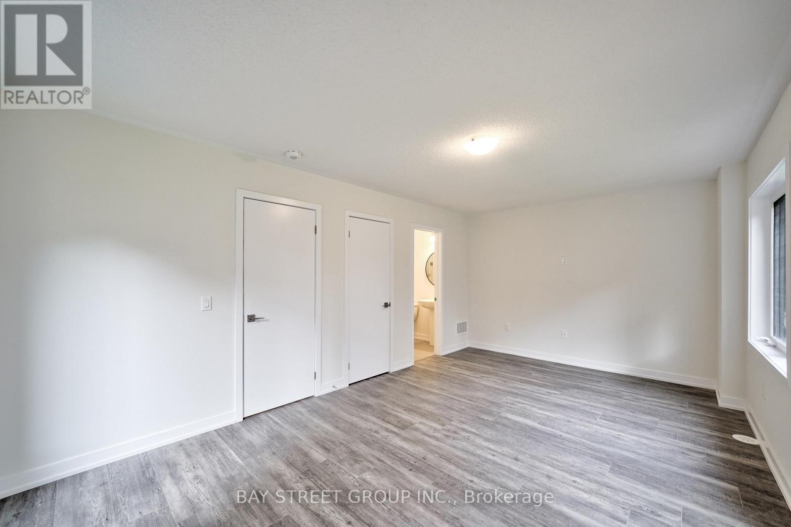 1360 Kobzar Drive, Oakville, Ontario  L6M 5P2 - Photo 43 - W12482743