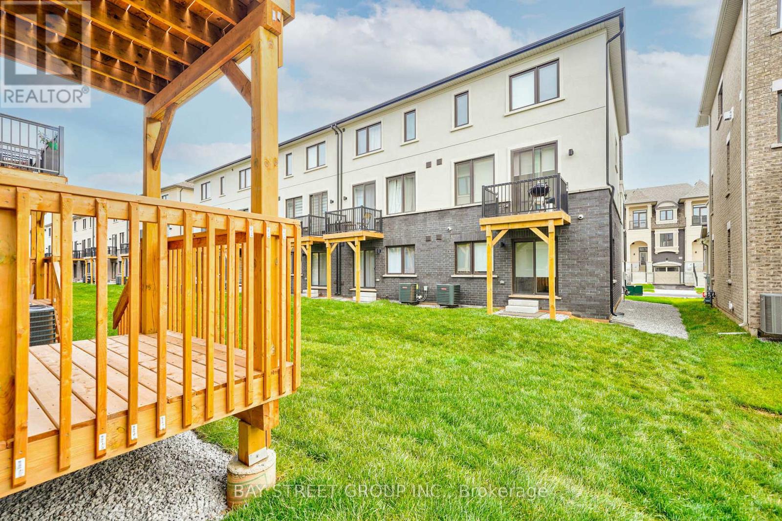 1360 Kobzar Drive, Oakville, Ontario  L6M 5P2 - Photo 47 - W12482743