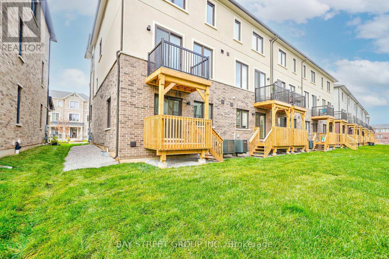 1360 Kobzar Drive, Oakville, Ontario  L6M 5P2 - Photo 48 - W12482743
