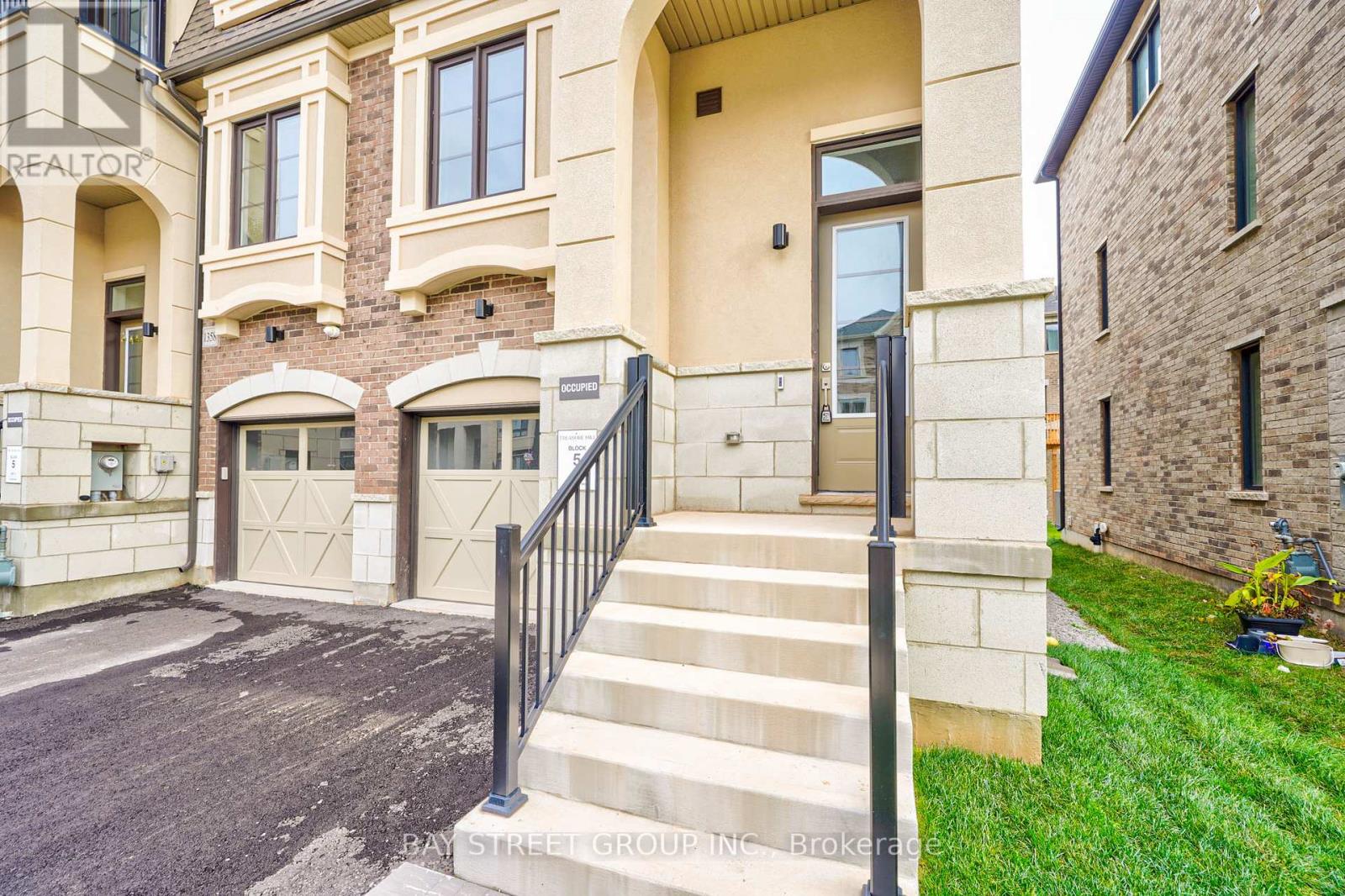 1360 Kobzar Drive, Oakville, Ontario  L6M 5P2 - Photo 5 - W12482743