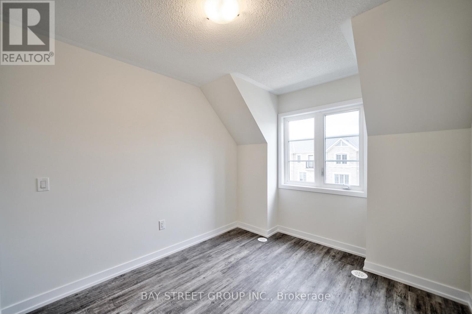 1360 Kobzar Drive, Oakville, Ontario  L6M 5P2 - Photo 50 - W12482743