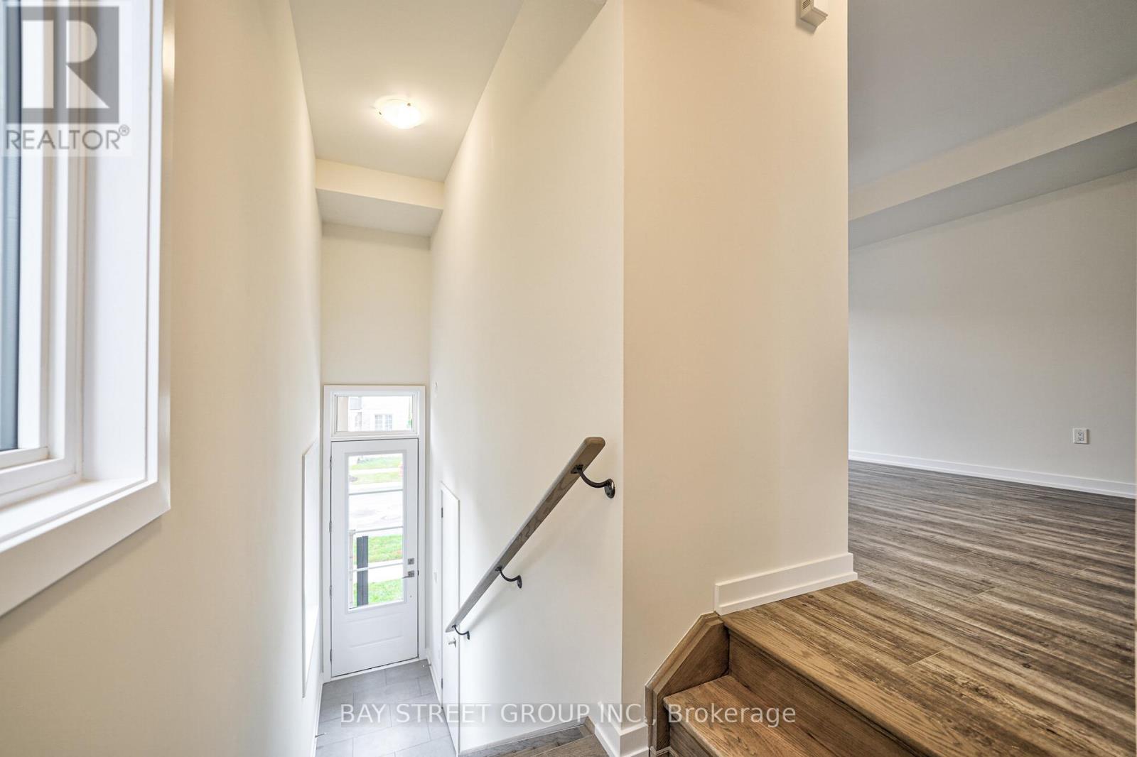1360 Kobzar Drive, Oakville, Ontario  L6M 5P2 - Photo 8 - W12482743