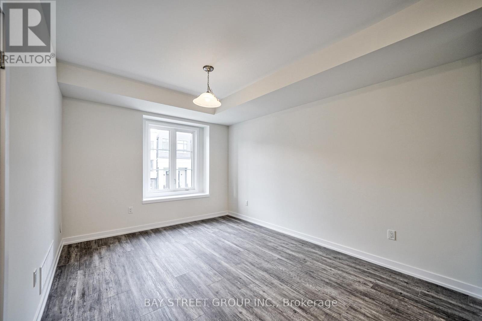 1360 Kobzar Drive, Oakville, Ontario  L6M 5P2 - Photo 9 - W12482743