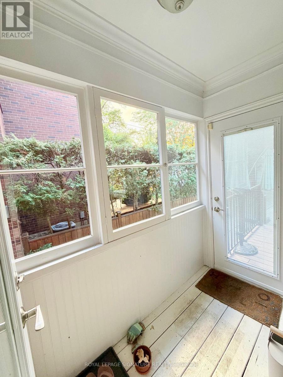 38 Jackson Avenue, Toronto, Ontario  M8X 2J4 - Photo 19 - W12482745