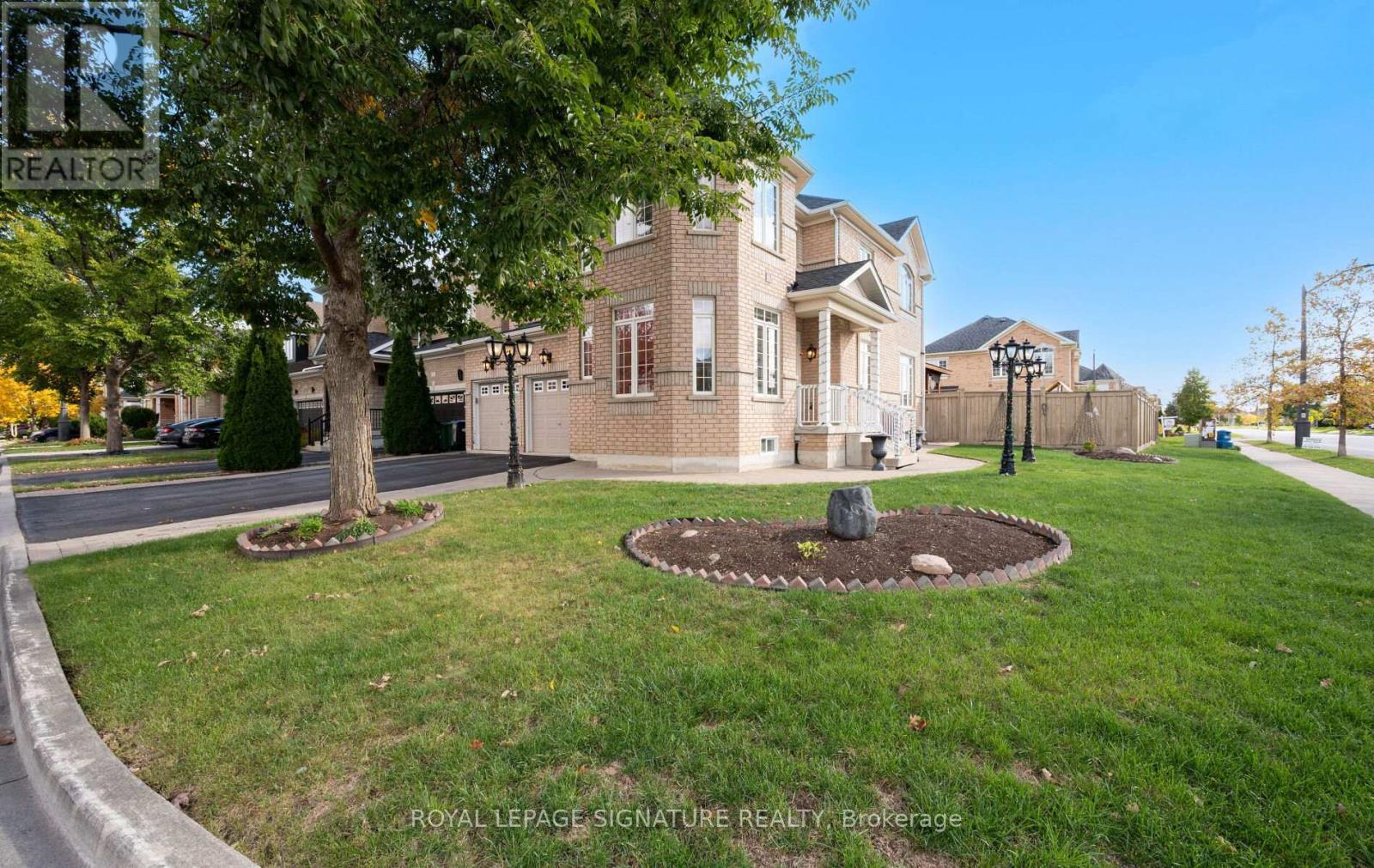 489 Van Kirk Drive, Brampton, Ontario  L7A 0M5 - Photo 3 - W12482760