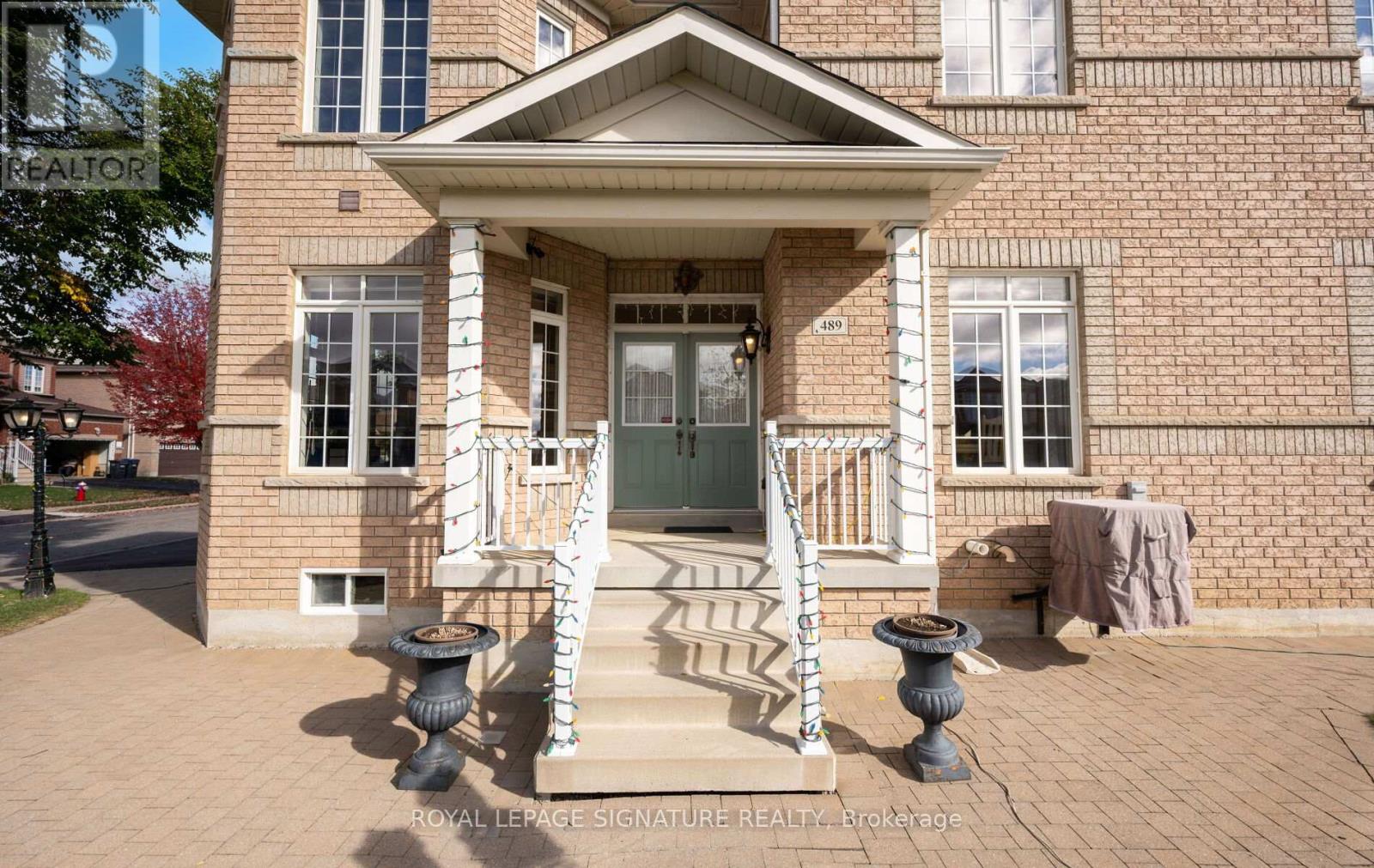 489 Van Kirk Drive, Brampton, Ontario  L7A 0M5 - Photo 4 - W12482760