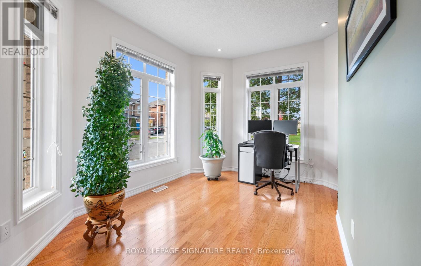489 Van Kirk Drive, Brampton, Ontario  L7A 0M5 - Photo 6 - W12482760