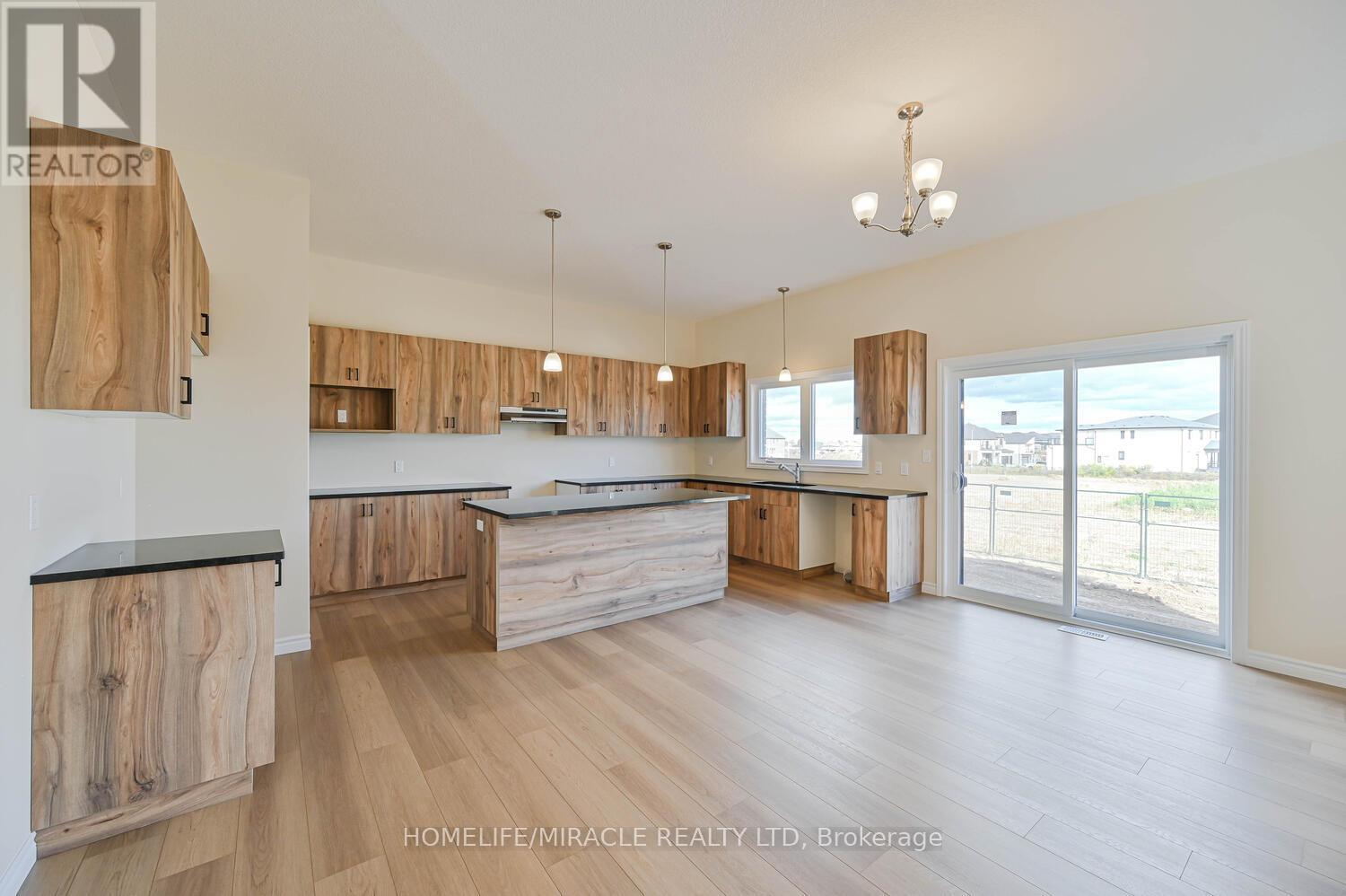16 Munn Crescent, Brant, Ontario  N3L 0N3 - Photo 11 - X12482762