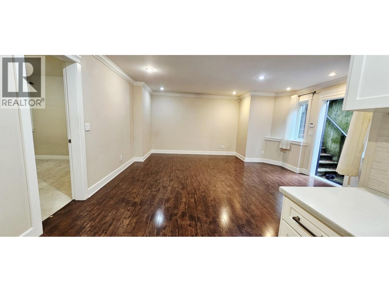 Lower/ Basement-888 Canyon Boulevard, North Vancouver, British Columbia  V7R 2J6 - Photo 3 - R3061925