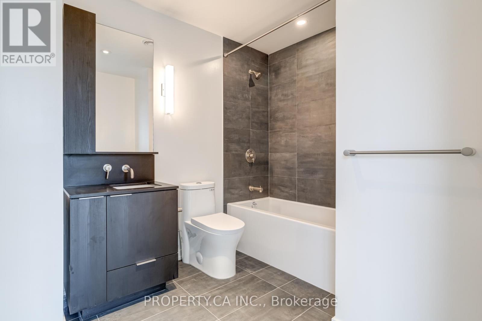 N714 - 110 Broadway Avenue, Toronto, Ontario  M4P 1V7 - Photo 5 - C12482477