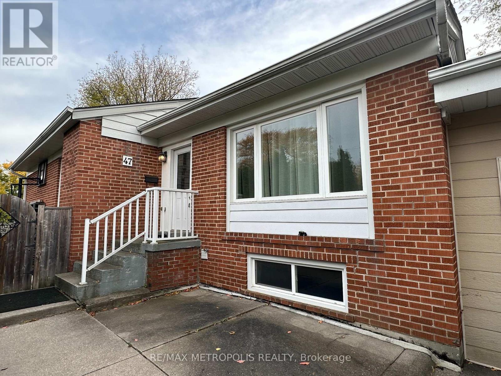 47 Haileybury Drive, Toronto, Ontario  M1K 4X7 - Photo 3 - E12482358