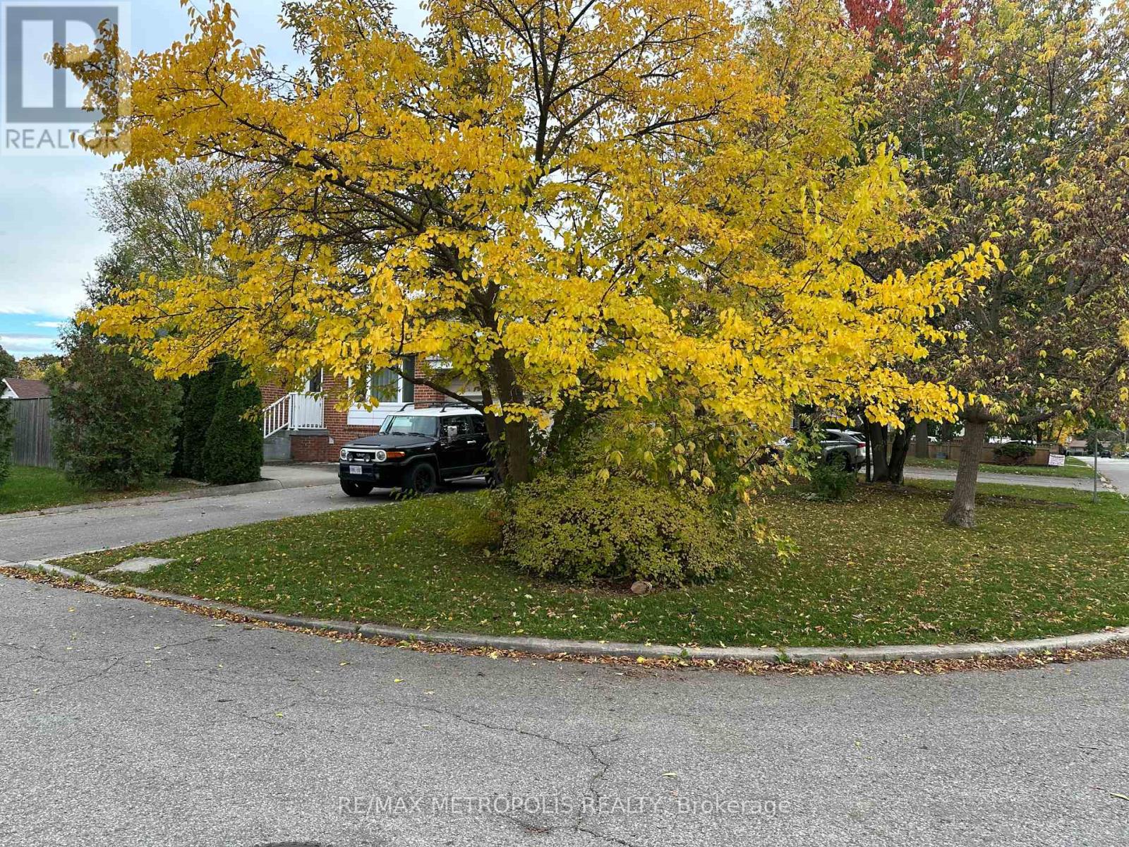 47 Haileybury Drive, Toronto, Ontario  M1K 4X7 - Photo 7 - E12482358