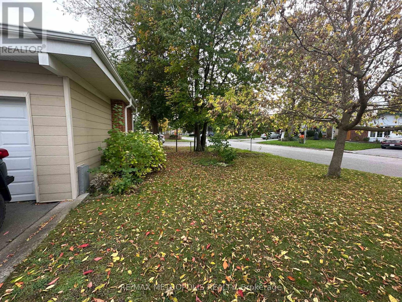 47 Haileybury Drive, Toronto, Ontario  M1K 4X7 - Photo 5 - E12482358