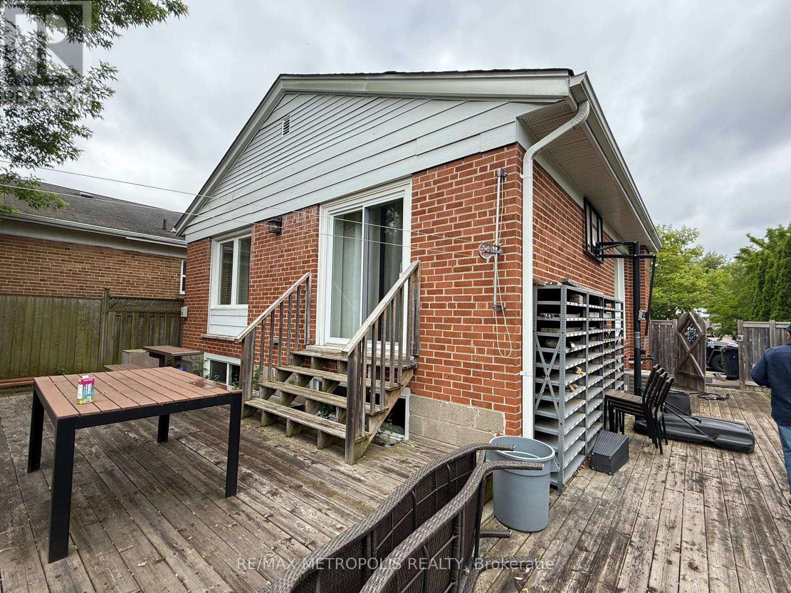 47 Haileybury Drive, Toronto, Ontario  M1K 4X7 - Photo 8 - E12482358
