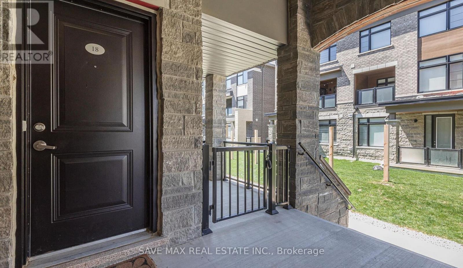 18 - 200 Veterns Drive, Brampton, Ontario  L7A 4S6 - Photo 4 - W12482767