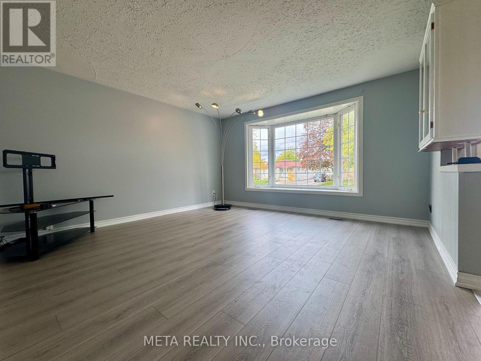 29 Monterrey Drive, Toronto, Ontario  M9V 1S7 - Photo 3 - W12482769