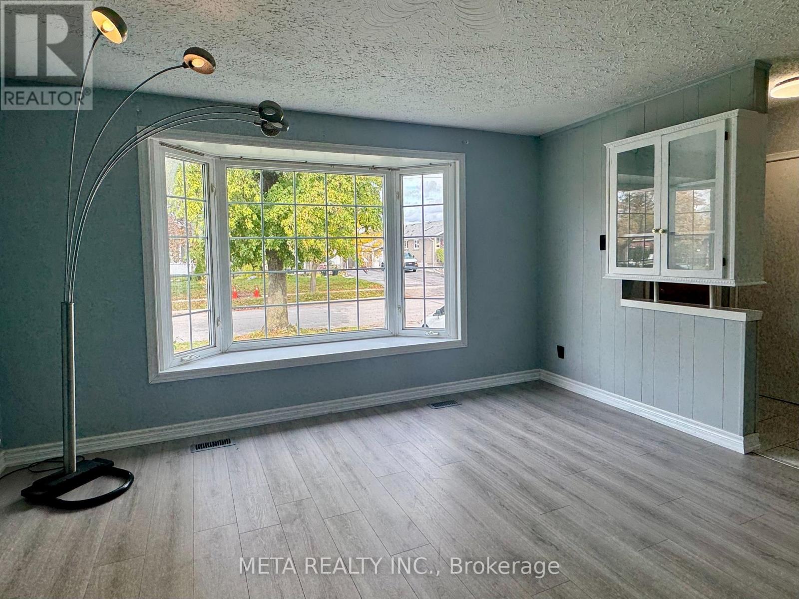 29 Monterrey Drive, Toronto, Ontario  M9V 1S7 - Photo 4 - W12482769