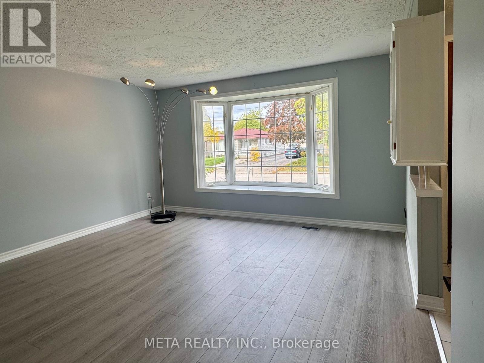 29 Monterrey Drive, Toronto, Ontario  M9V 1S7 - Photo 5 - W12482769