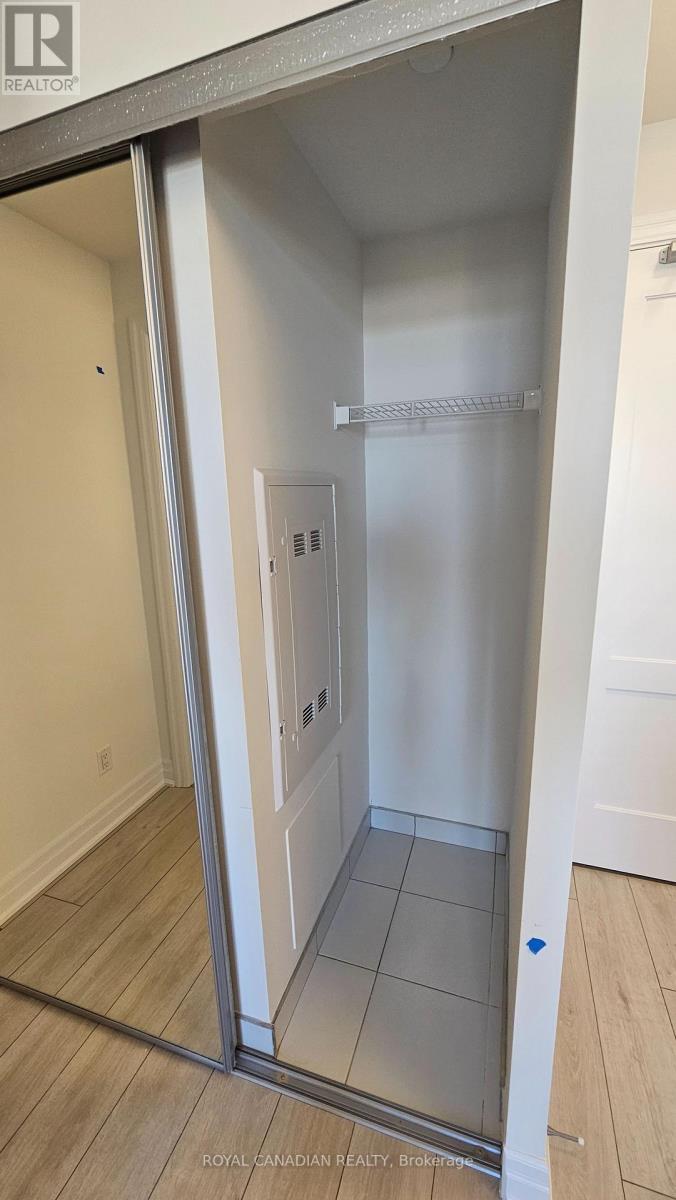 2403 - 30 Elm Drive West Drive, Mississauga, Ontario  L5B 0N6 - Photo 11 - W12482772