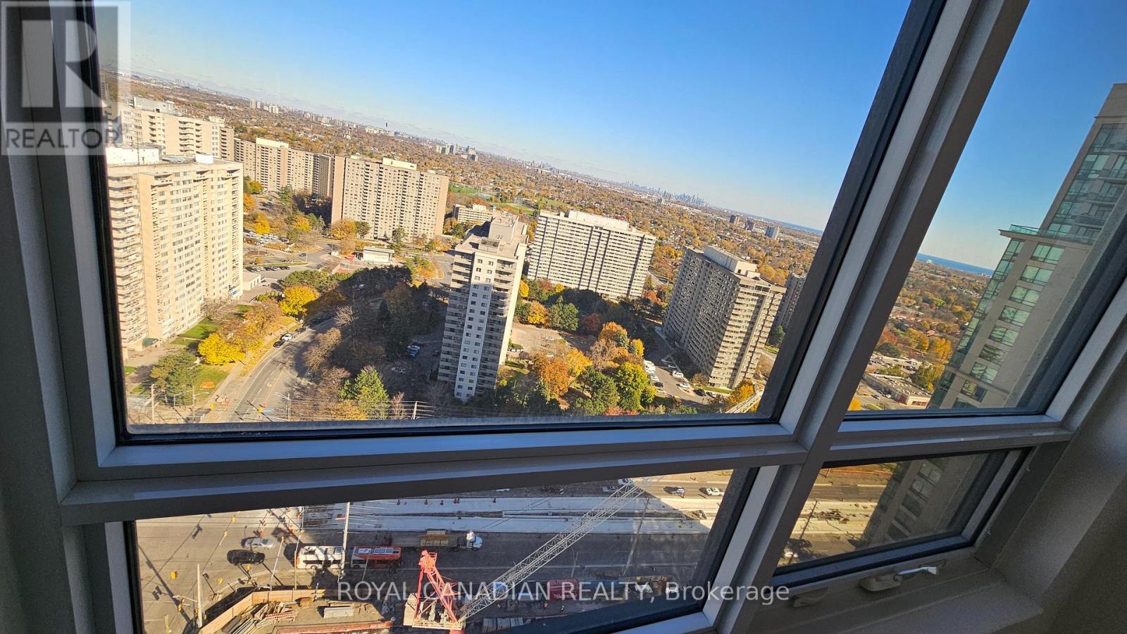 2403 - 30 Elm Drive West Drive, Mississauga, Ontario  L5B 0N6 - Photo 12 - W12482772