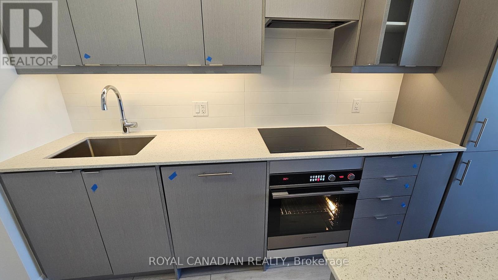 2403 - 30 Elm Drive West Drive, Mississauga, Ontario  L5B 0N6 - Photo 2 - W12482772