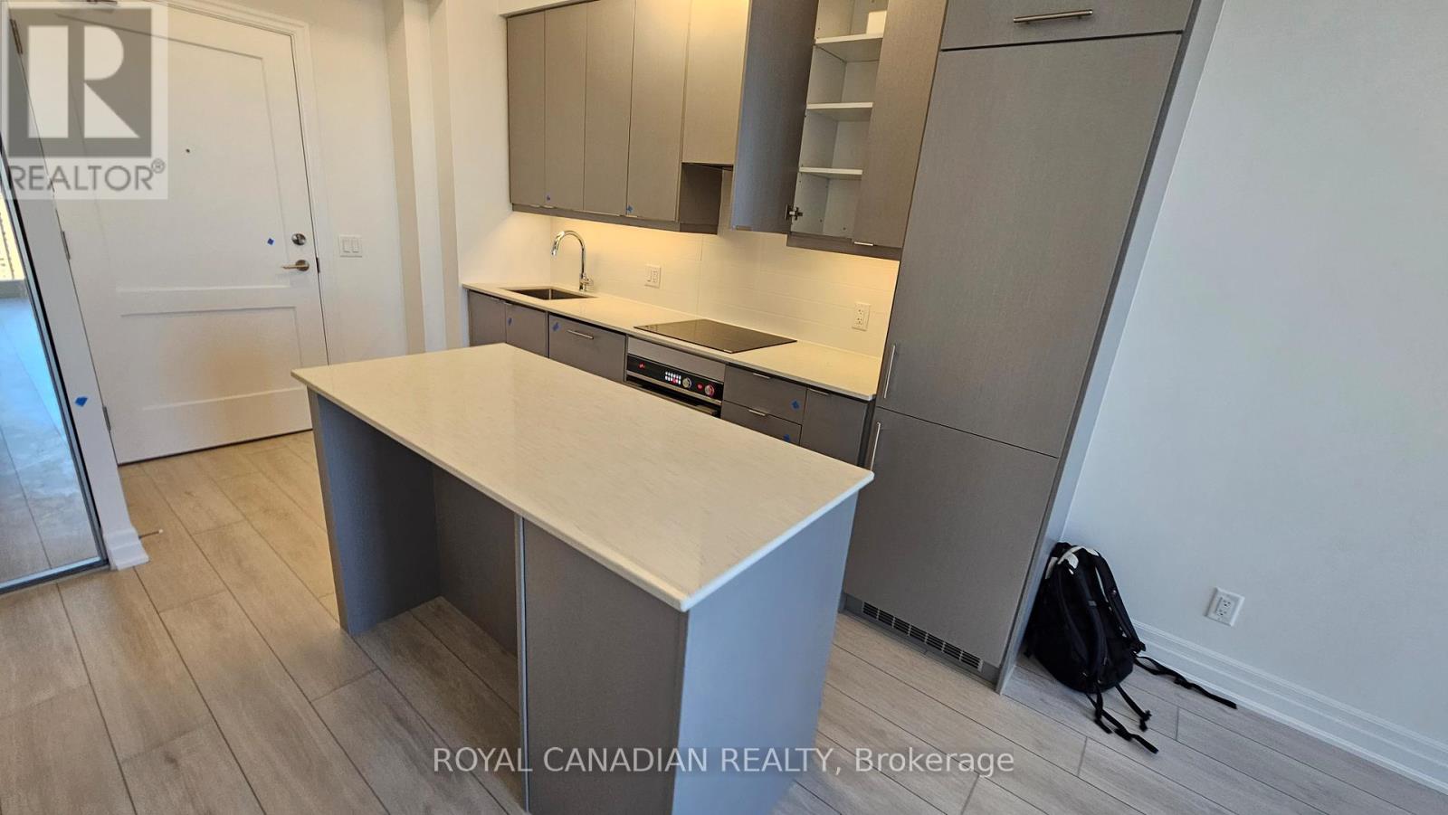 2403 - 30 Elm Drive West Drive, Mississauga, Ontario  L5B 0N6 - Photo 4 - W12482772