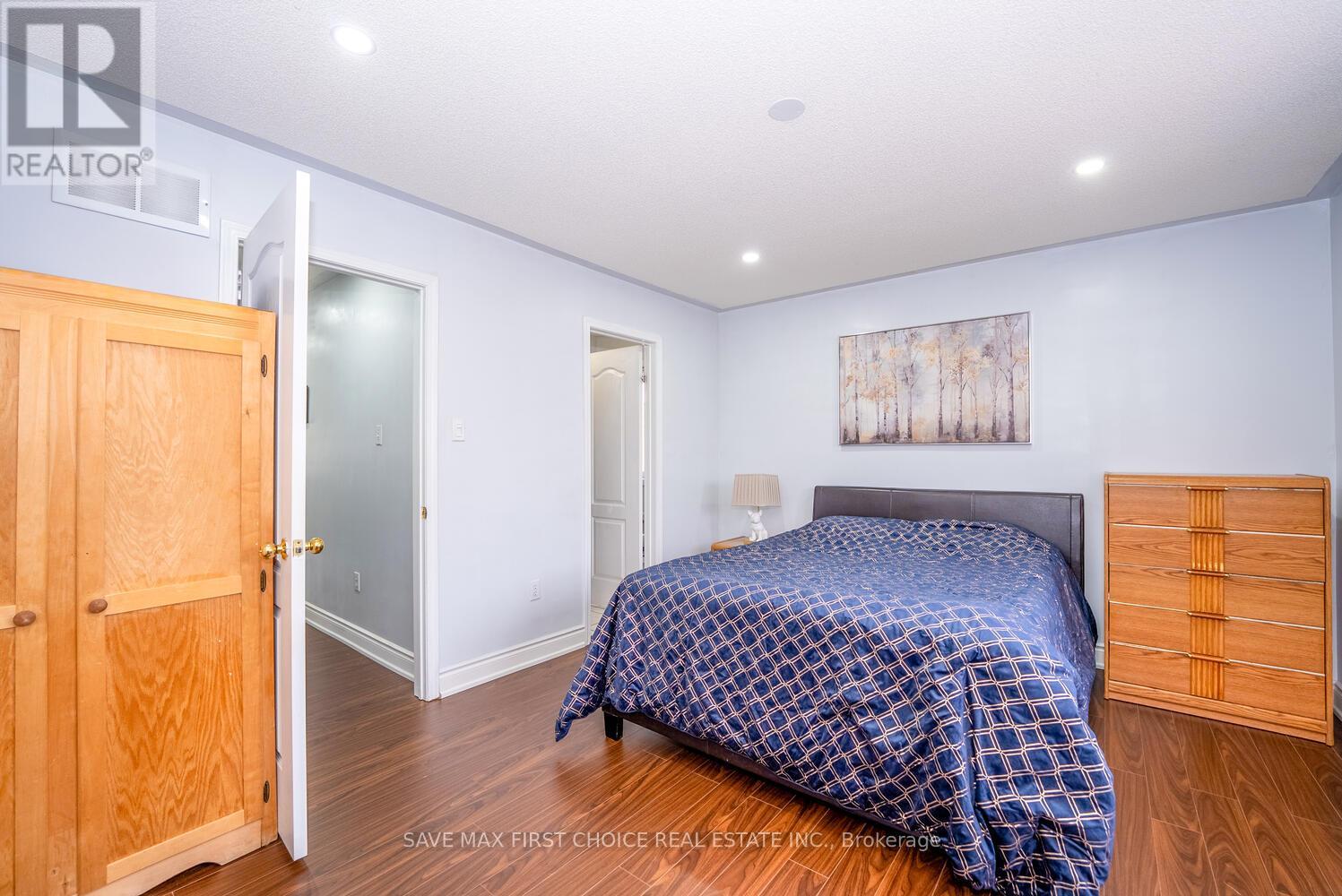 939 Tambourine Terrace, Mississauga, Ontario  L5W 1S5 - Photo 11 - W12482778