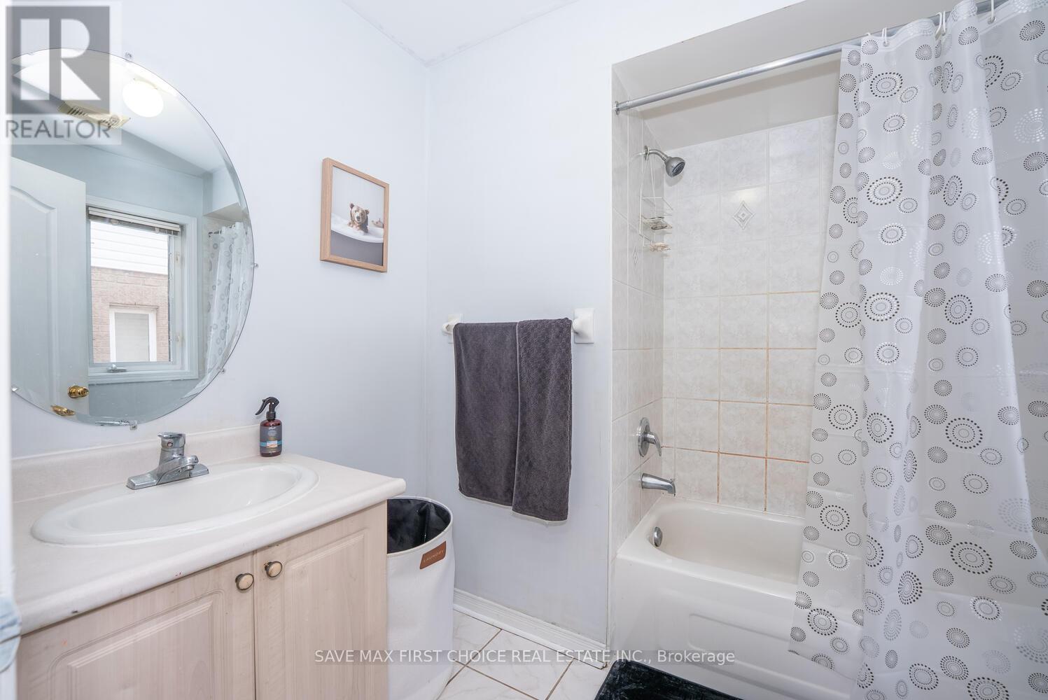939 Tambourine Terrace, Mississauga, Ontario  L5W 1S5 - Photo 13 - W12482778