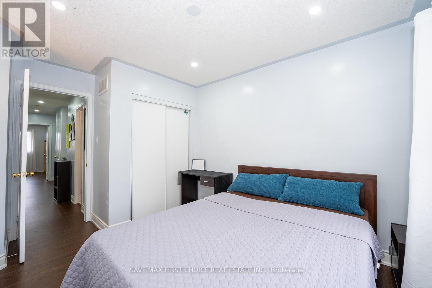 939 Tambourine Terrace, Mississauga, Ontario  L5W 1S5 - Photo 16 - W12482778