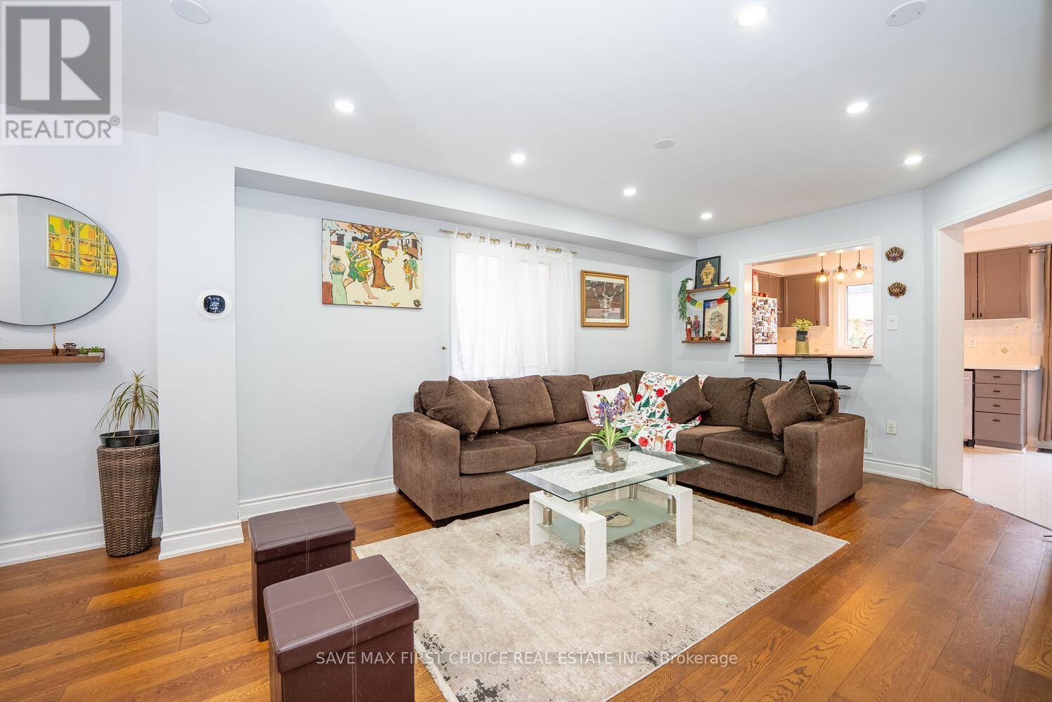 939 Tambourine Terrace, Mississauga, Ontario  L5W 1S5 - Photo 3 - W12482778