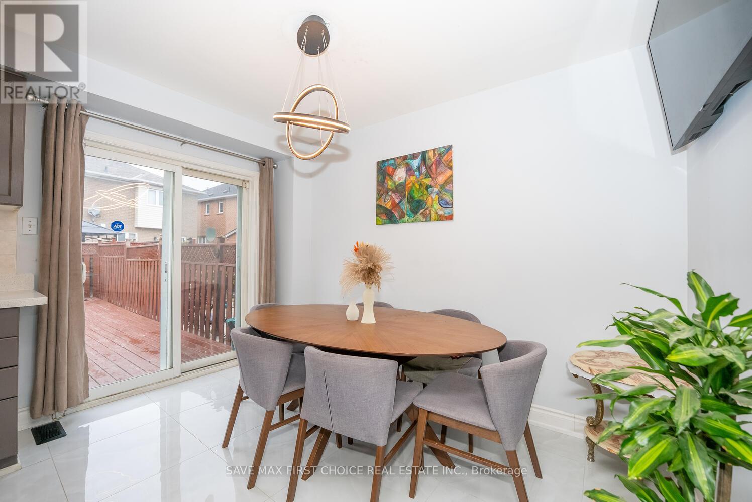 939 Tambourine Terrace, Mississauga, Ontario  L5W 1S5 - Photo 6 - W12482778