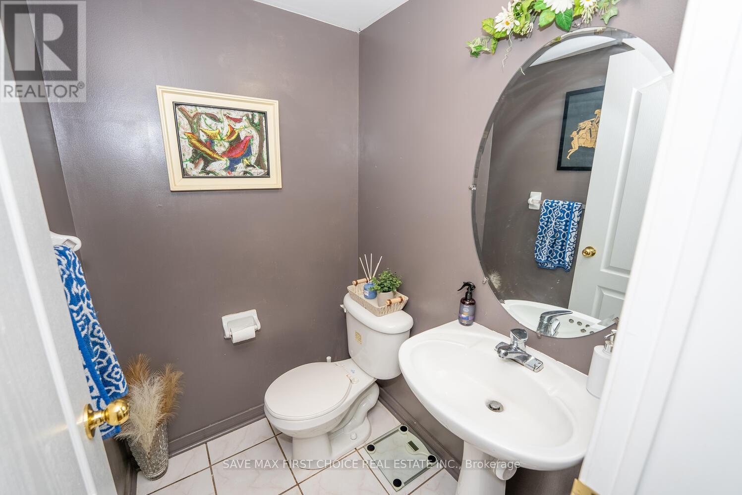 939 Tambourine Terrace, Mississauga, Ontario  L5W 1S5 - Photo 8 - W12482778