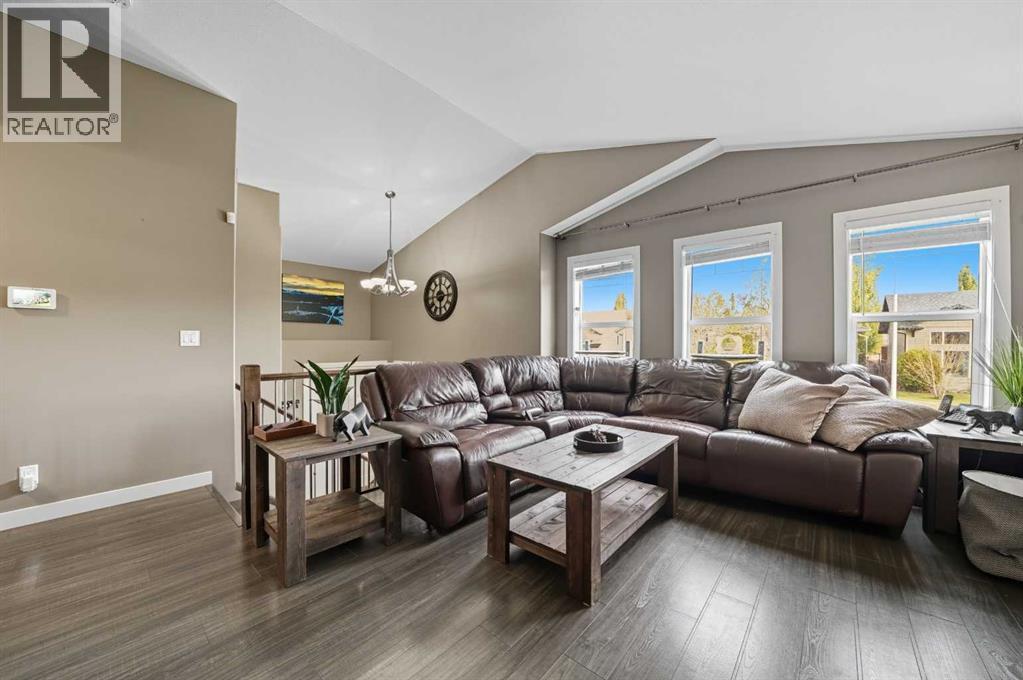 327 Lancaster Drive, Red Deer, Alberta  T4R 0R1 - Photo 3 - A2262338