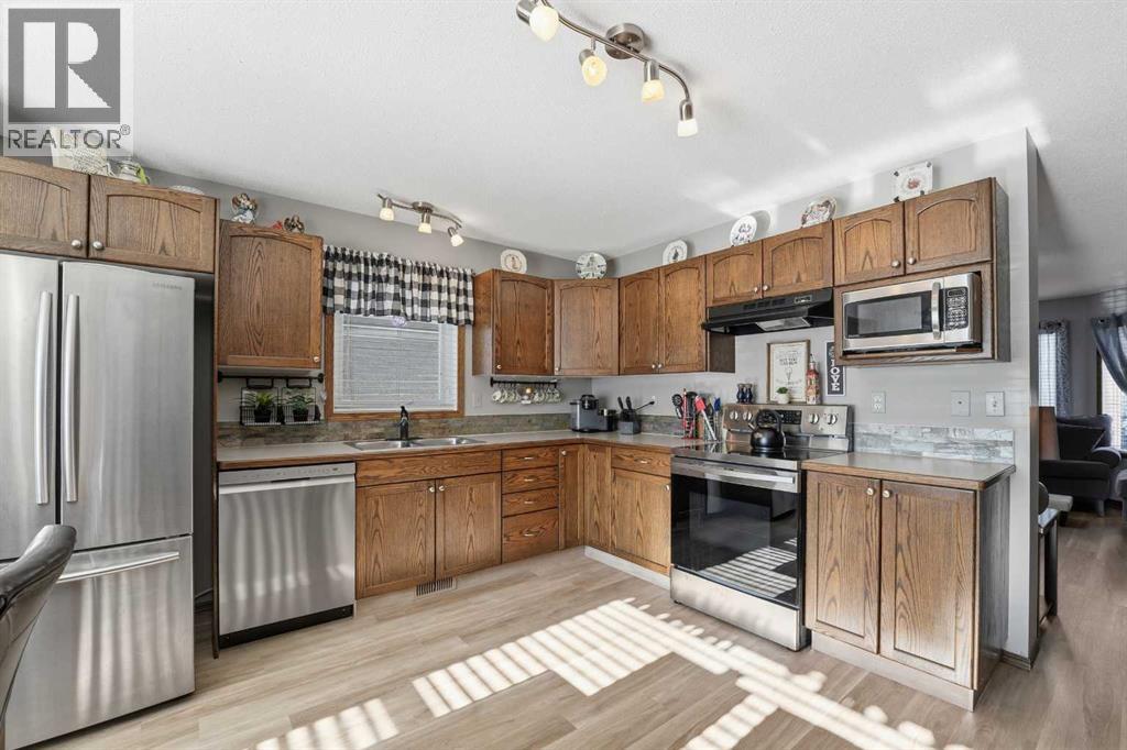 109 Winston Place, Blackfalds, Alberta  T4M 0K9 - Photo 6 - A2266954