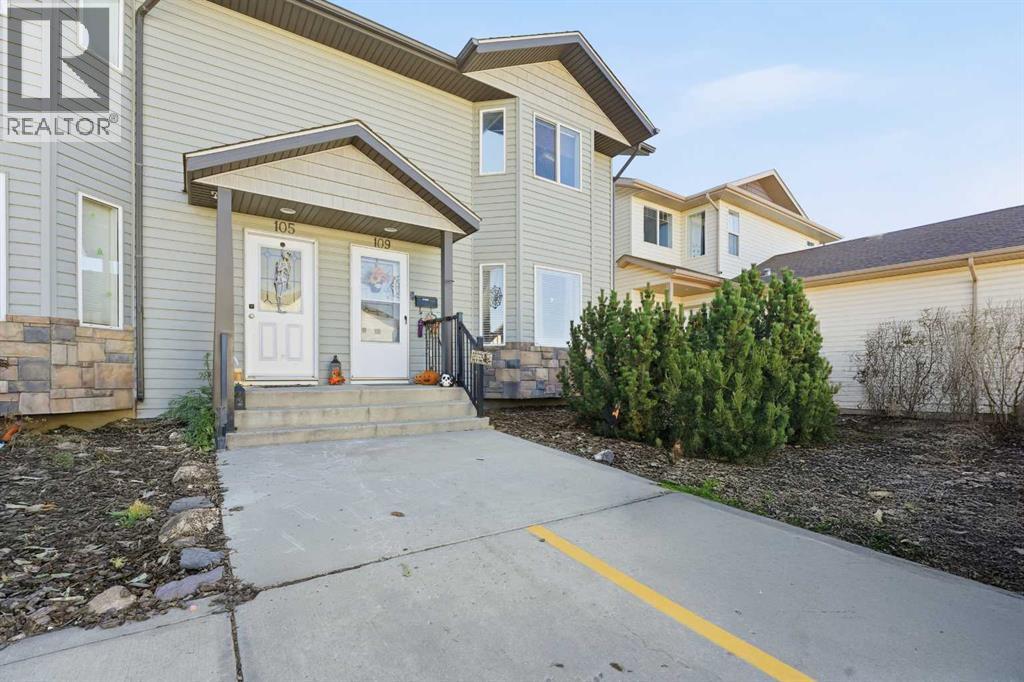 109 Winston Place, Blackfalds, Alberta  T4M 0K9 - Photo 2 - A2266954
