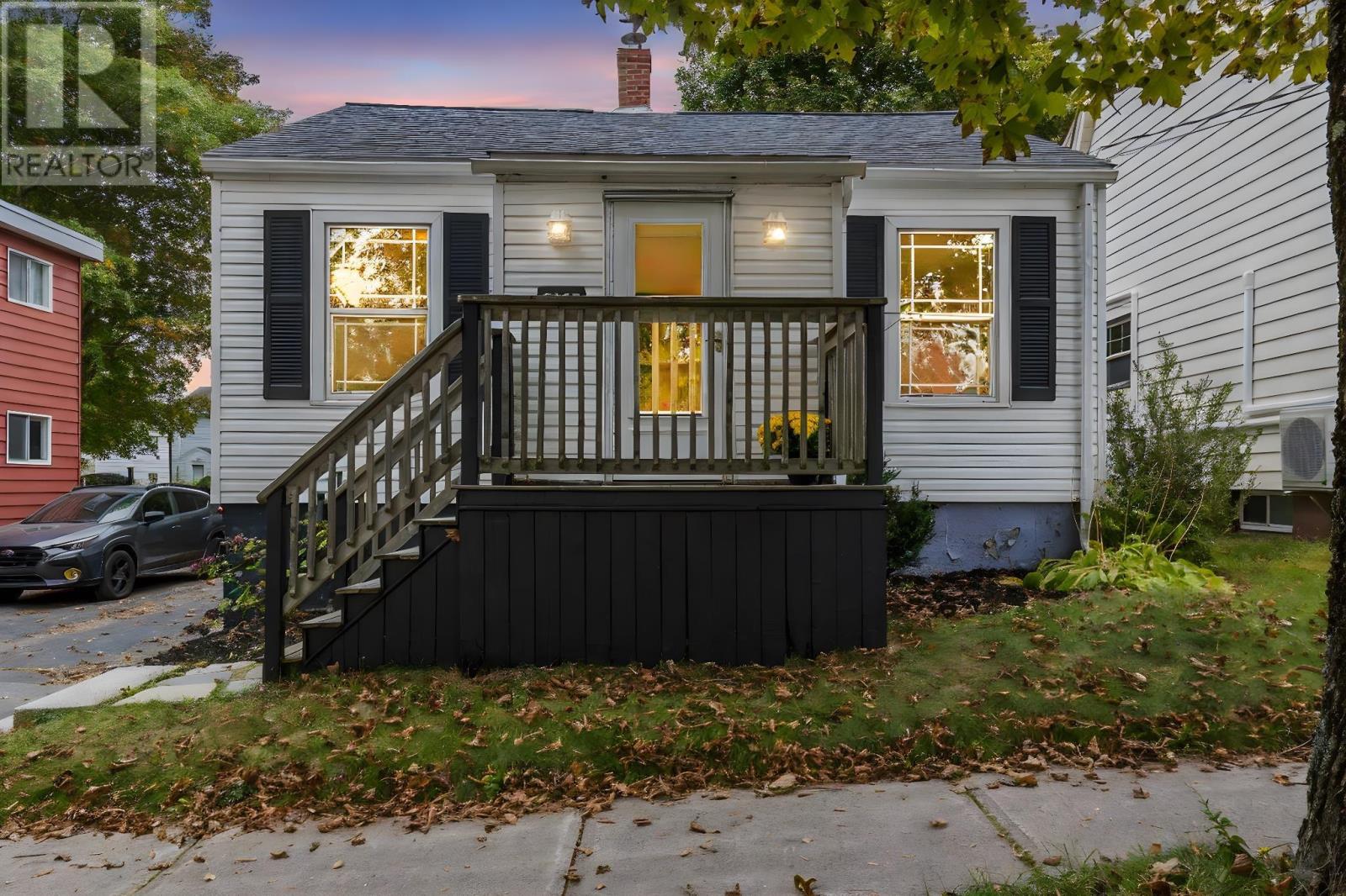 6433 Almon Street, Halifax, Nova Scotia  B3L 1V6 - Photo 1 - 202525961