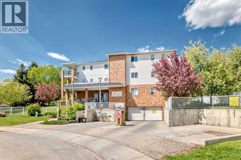 Property at 435, 165 Manora Place NE image 3