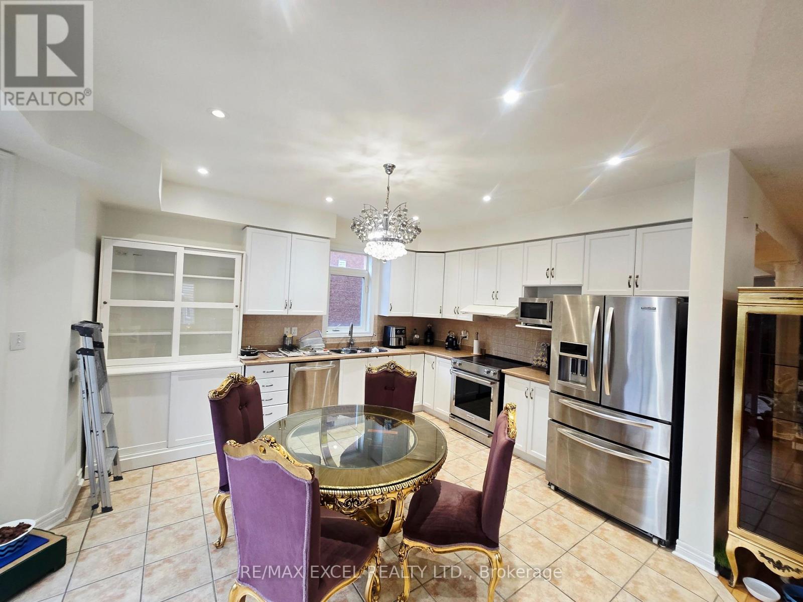 Upper Level - 31 Green Meadow Crescent, Richmond Hill, Ontario  L4E 3A9 - Photo 11 - N12482791