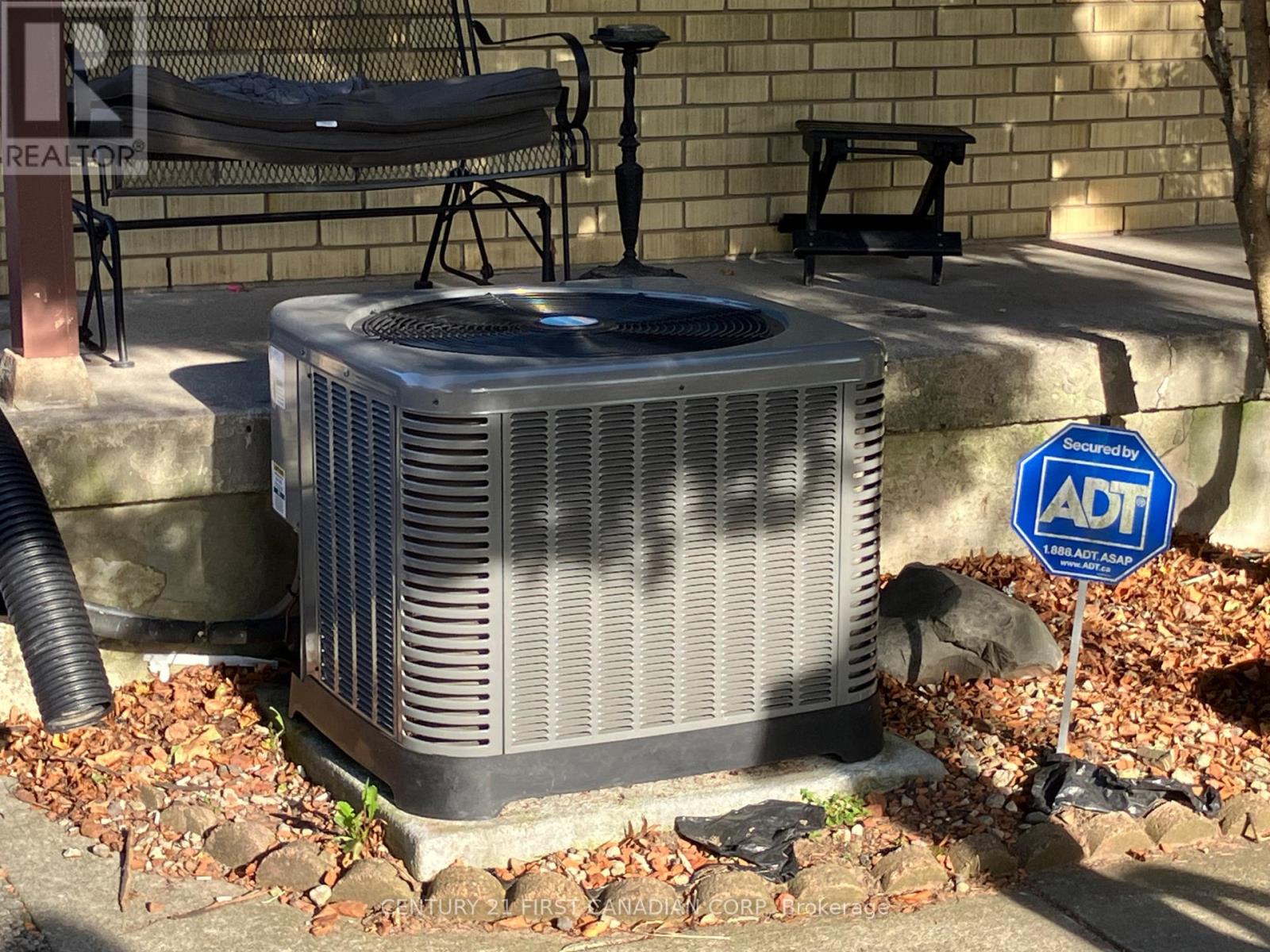 63 Hawkesbury Avenue, London East, Ontario  N5V 2K2 - Photo 25 - X12442229