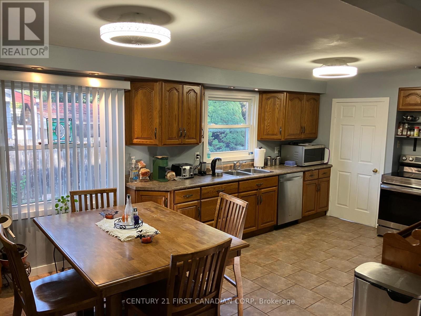 63 Hawkesbury Avenue, London East, Ontario  N5V 2K2 - Photo 12 - X12442229