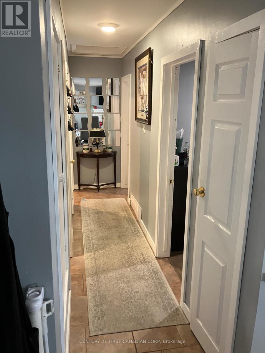 63 Hawkesbury Avenue, London East, Ontario  N5V 2K2 - Photo 16 - X12442229