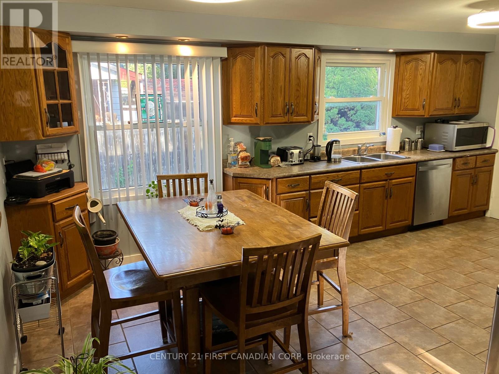 63 Hawkesbury Avenue, London East, Ontario  N5V 2K2 - Photo 13 - X12442229